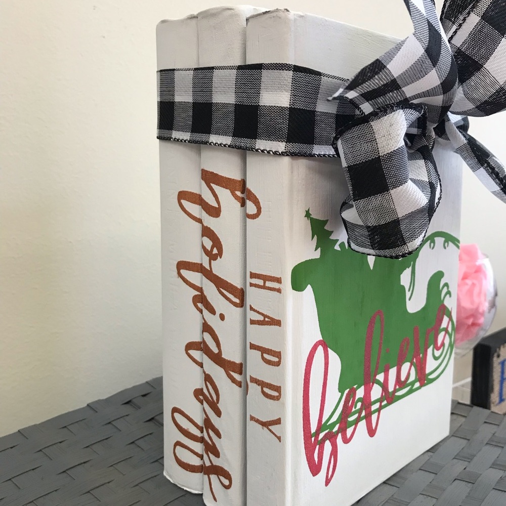 Santa Book Stack - Picture 2 of 3